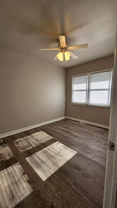 320 E Washington Ave, New Chicago, IN 46342 photo 10