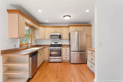 10983 Potomac Dr, De Motte, IN 46310 photo 7