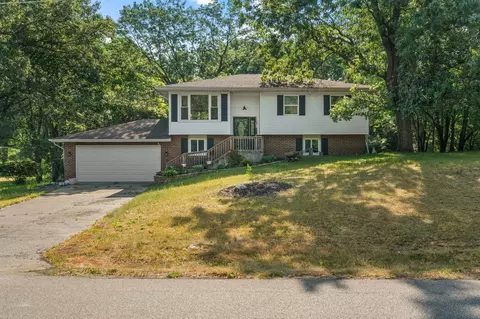 10983 Potomac Dr, De Motte, IN 46310 photo 2