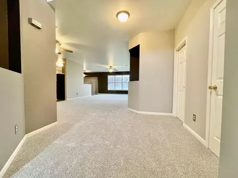 950 Flagstone Dr, Dyer, IN 46311 photo 2
