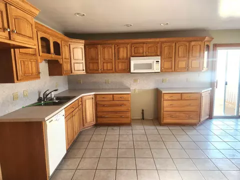 2422 Andrew Dr, Dyer, IN 46311 photo 2