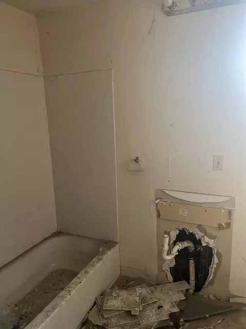 2460 Delaware St, Gary, IN 46407 photo 3