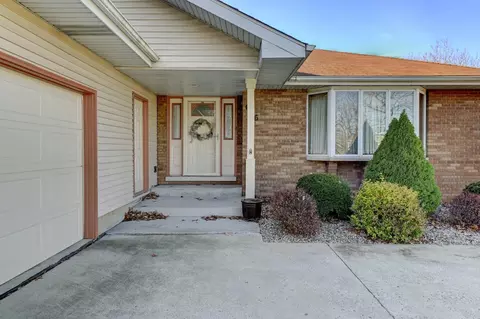 626 Heather Ct, Griffith, IN 46319 photo 2