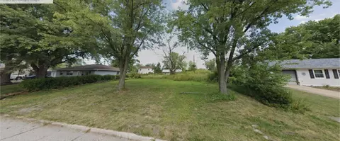 393 Millport Dr, Valparaiso, IN 46385