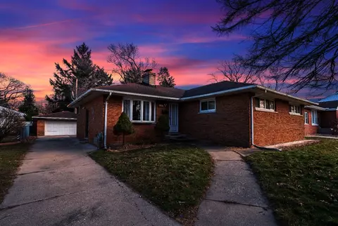 7031 Olcott Ave, Hammond, IN 46323