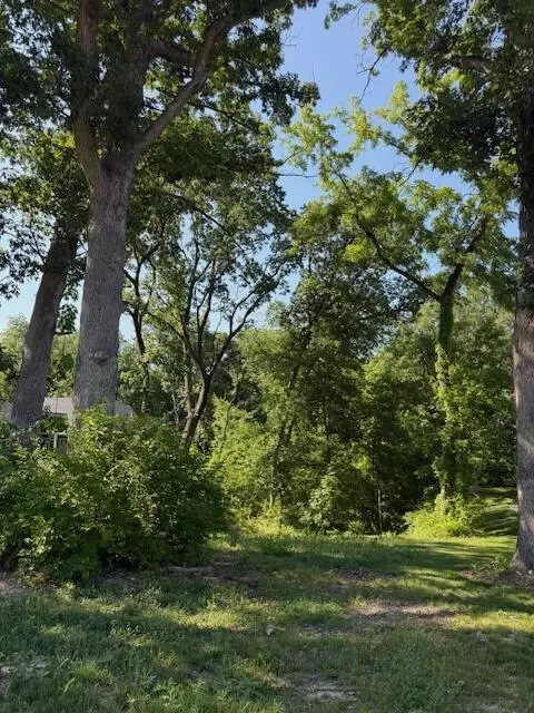 1150 Greenview Pl, Crown Point, IN 46307