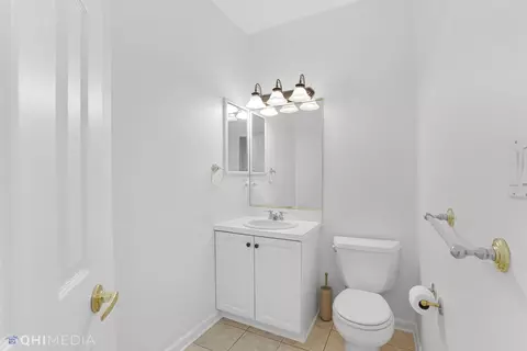 Bath - 655 Morningside Dr, Crown Point, IN 46307 photo 1 of 5