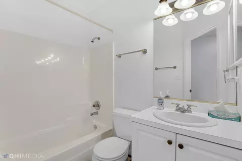 Bath - 655 Morningside Dr, Crown Point, IN 46307 photo 2 of 5