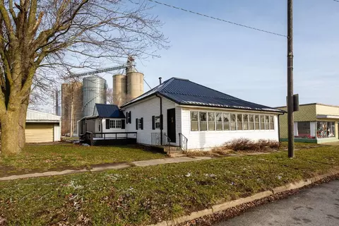 306 E State St, Morocco, IN 47963 photo 2