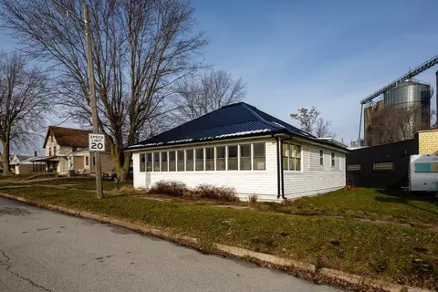 306 E State St, Morocco, IN 47963 photo 1