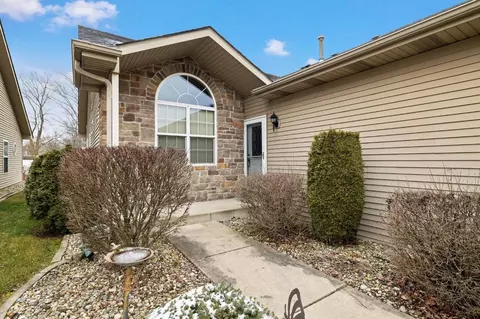 481 Cochran Dr, Crown Point, IN 46307 photo 3