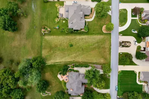 853 Royal Dublin Ln, Dyer, IN 46311 photo 5