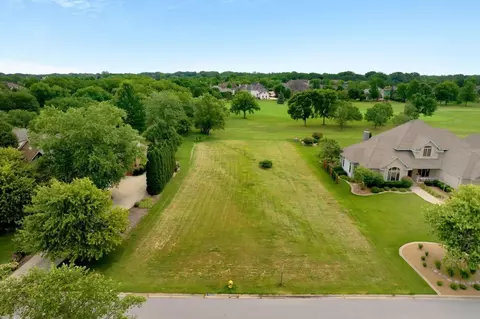 853 Royal Dublin Ln, Dyer, IN 46311 photo 2