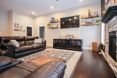3054 Peacock Ln, Wheatfield, IN 46392 photo 9