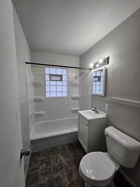 Bath - 4025 E 10th Ave, Gary, IN 46403 photo 1 of 1