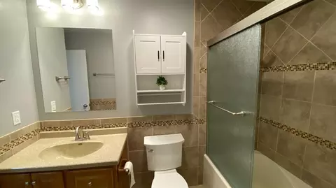 Bath - 3117 Devonshire Cir, Crown Point, IN 46307 photo 1 of 14