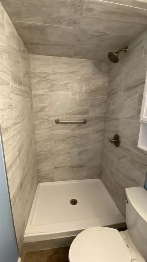 Bath - 3117 Devonshire Cir, Crown Point, IN 46307 photo 2 of 14