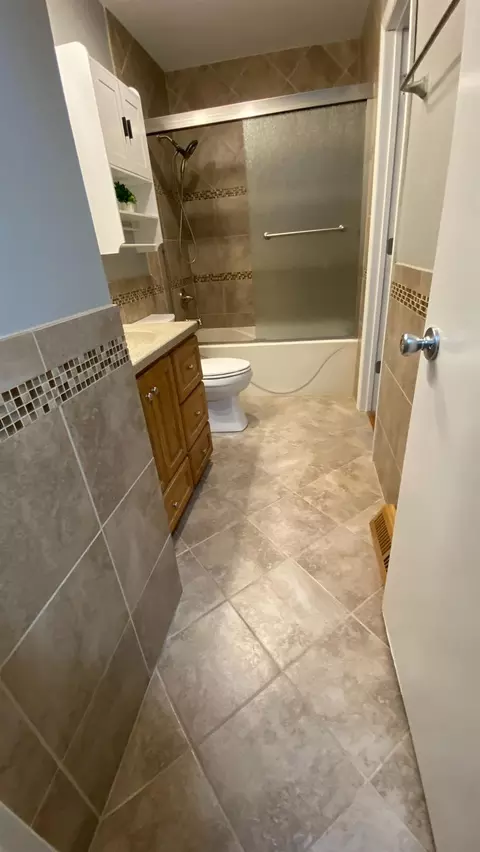 Bath - 3117 Devonshire Cir, Crown Point, IN 46307 photo 3 of 14