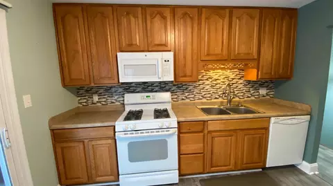 Kitchen - 3117 Devonshire Cir, Crown Point, IN 46307 photo 3 of 8