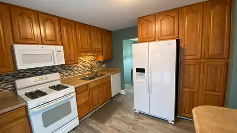 Kitchen - 3117 Devonshire Cir, Crown Point, IN 46307 photo 1 of 8