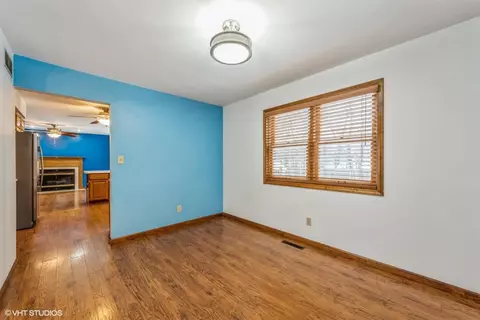 253 Pineview Ln, Valparaiso, IN 46383 photo 3
