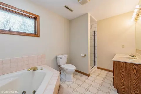 253 Pineview Ln, Valparaiso, IN 46383 photo 9