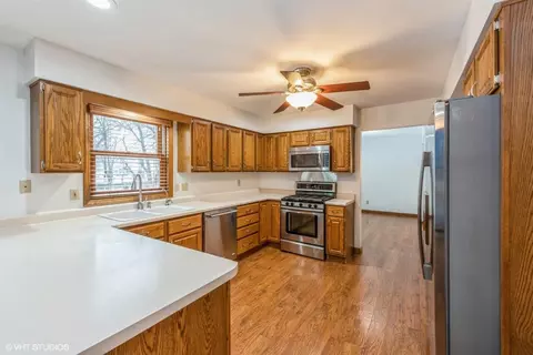253 Pineview Ln, Valparaiso, IN 46383 photo 5