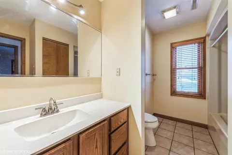253 Pineview Ln, Valparaiso, IN 46383 photo 11