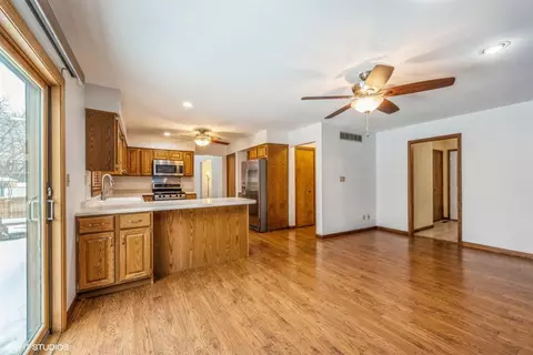253 Pineview Ln, Valparaiso, IN 46383 photo 6