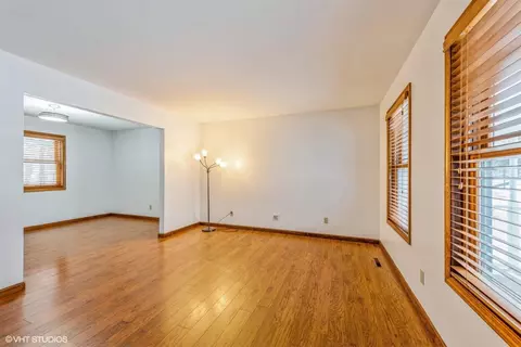 253 Pineview Ln, Valparaiso, IN 46383 photo 2