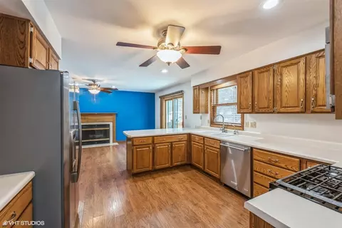 253 Pineview Ln, Valparaiso, IN 46383 photo 4