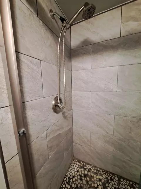 Bath - 7326 Hemlock Ave, Gary, IN 46403 photo 5 of 6