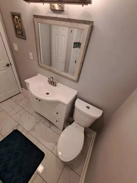 Bath - 7326 Hemlock Ave, Gary, IN 46403 photo 2 of 6