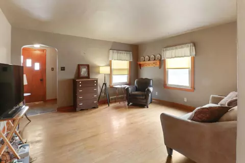 410 N Jay St, Griffith, IN 46319 photo 8