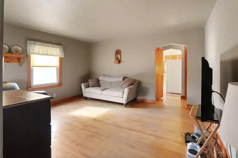 410 N Jay St, Griffith, IN 46319 photo 9