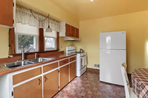 410 N Jay St, Griffith, IN 46319 photo 6