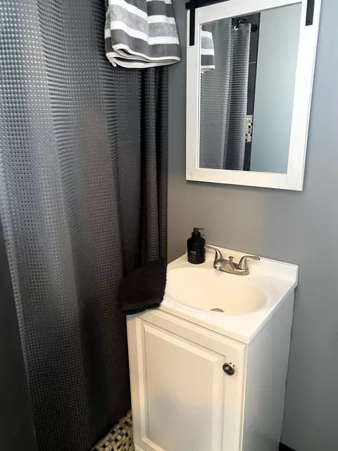 Bath - 6972 E 150, Kewanna, IN 46939 photo 1 of 1