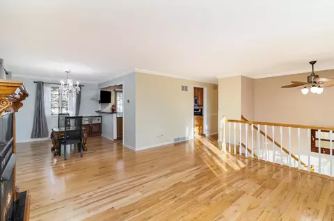 Living - 2326 Flint Ct, Dyer, IN 46311 photo 2 of 6