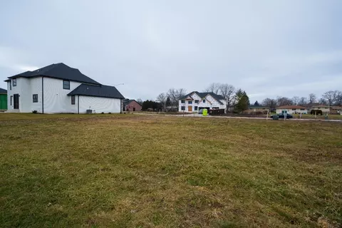 8139 Castle Dr, Munster, IN 46321 photo 5