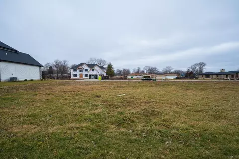 8139 Castle Dr, Munster, IN 46321 photo 6