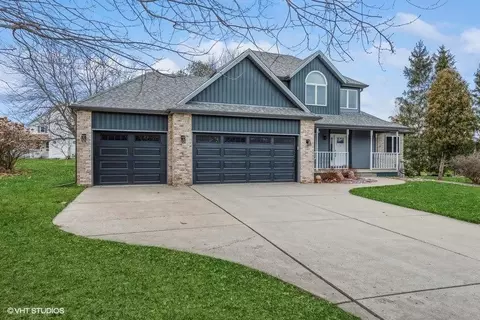 3907 Autumn Ln, Valparaiso, IN 46385