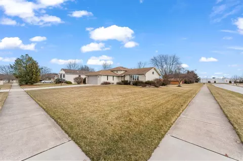 9533 E Oakridge Dr, Saint John, IN 46373 photo 4