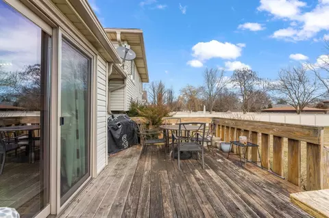 9533 E Oakridge Dr, Saint John, IN 46373 photo 5
