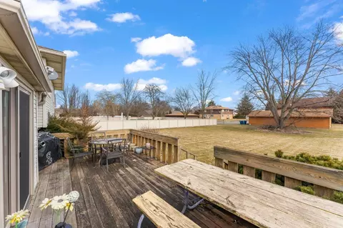 9533 E Oakridge Dr, Saint John, IN 46373 photo 6
