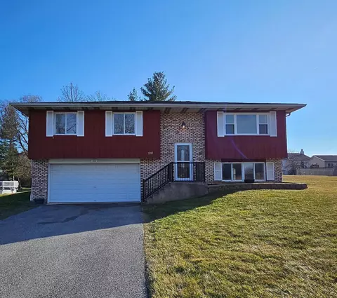3208 Rustic Ln, Crown Point, IN 46307 photo 1