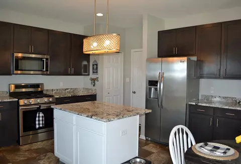 Kitchen - 619 Edinburg Dr, Griffith, IN 46319 photo 3 of 4
