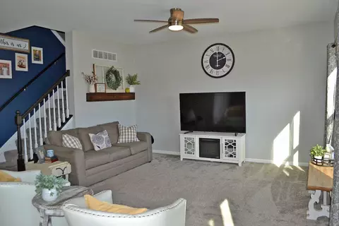 Living - 619 Edinburg Dr, Griffith, IN 46319 photo 4 of 4