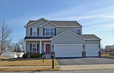 Exterior - 619 Edinburg Dr, Griffith, IN 46319 photo 3 of 7