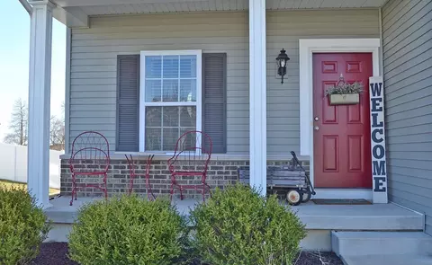 Exterior - 619 Edinburg Dr, Griffith, IN 46319 photo 5 of 7