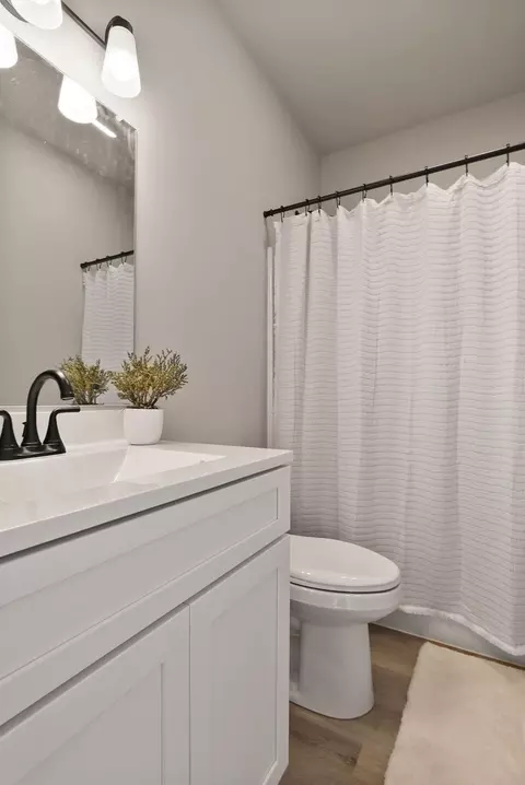 Bath - 505 Dayspring Ct, Valparaiso, IN 46385 photo 3 of 3